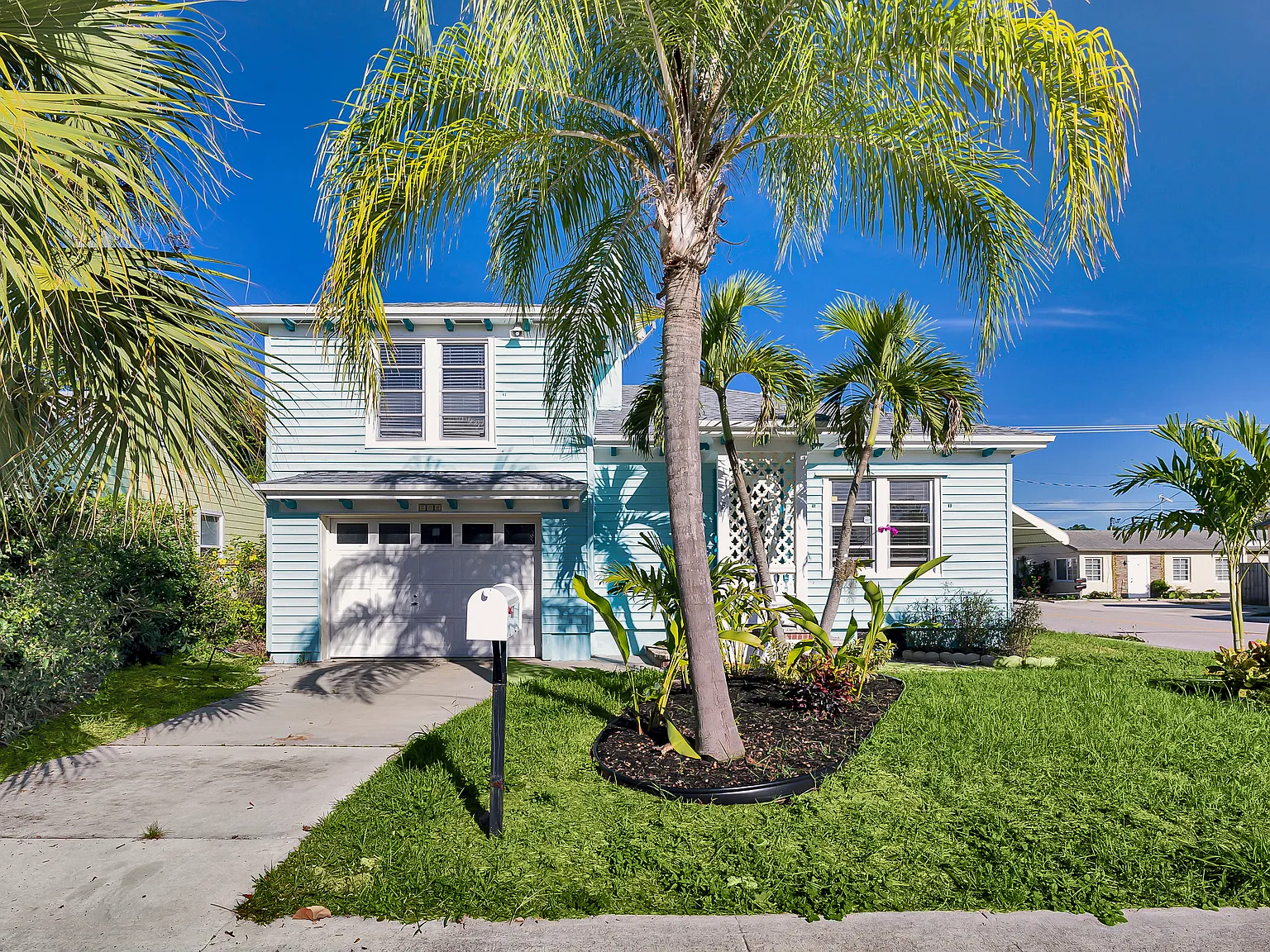 3 bed, 1.5 bath, 1648 sqft, $2,900 — Photo 1