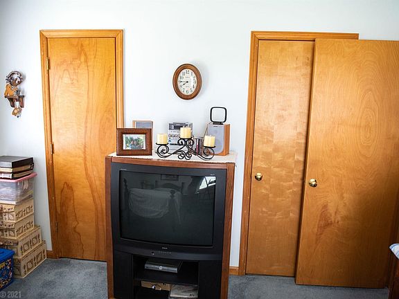 4th image of 50 Massie Dr