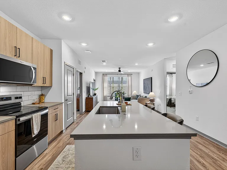 Refinery at Pointe17 — Photo 20