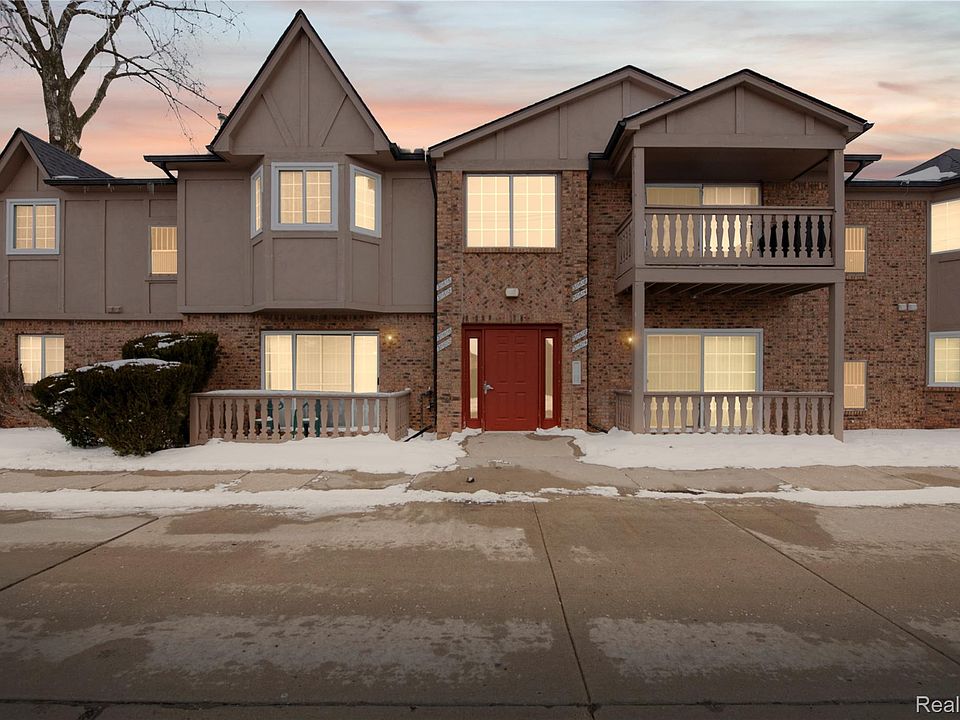 1st image of 30606 Oakridge Manor Dr #4