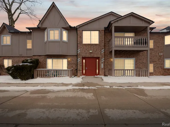30606 Oakridge Manor Dr #4, Roseville, MI 48066