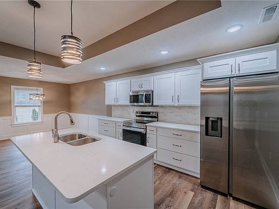 5th image of 4528 Ridgewood Rd W