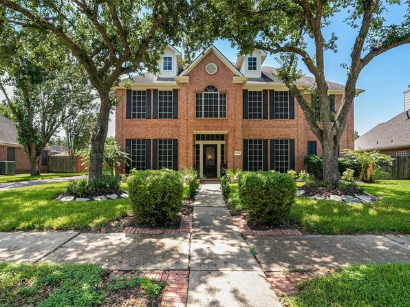 1206 Eagle Lakes Drive, Friendswood, TX 77546