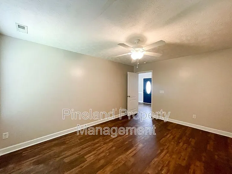 1621 Kershaw Loop — Photo 7