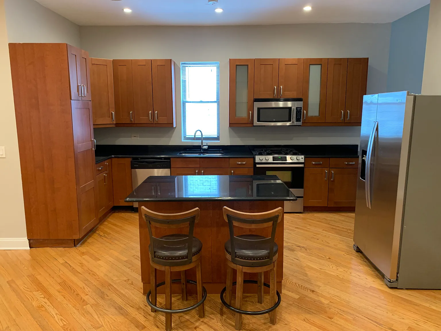 3 bed, 2200 sqft, $3,495 — Photo 3