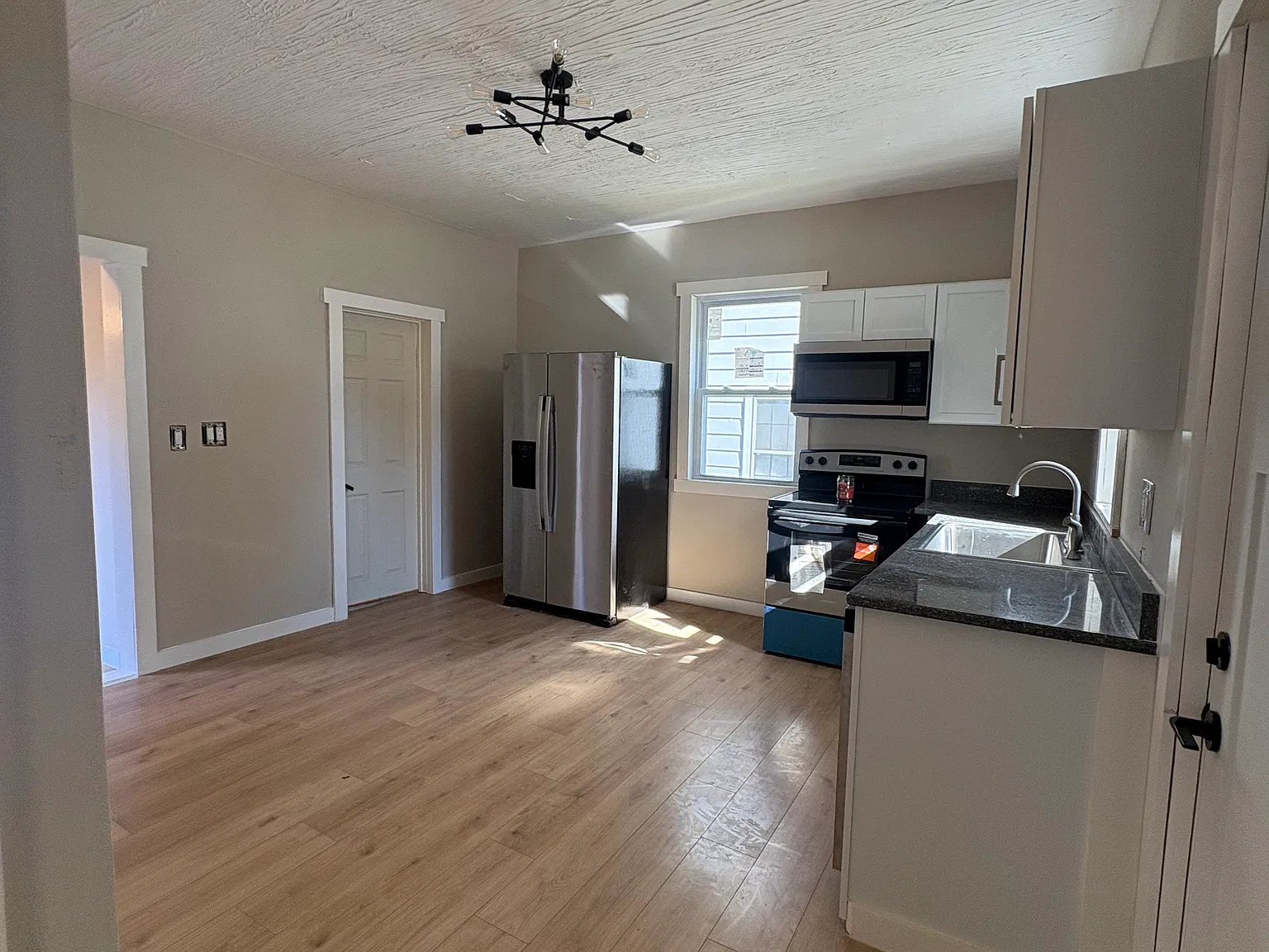 3 bed, 1350 sqft, $1,385 — Photo 3