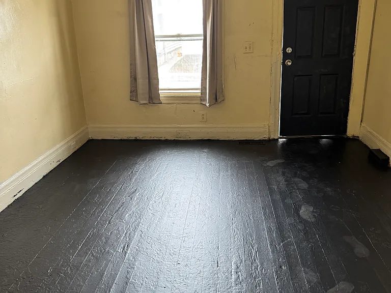 2267 Danforth St — Photo 2