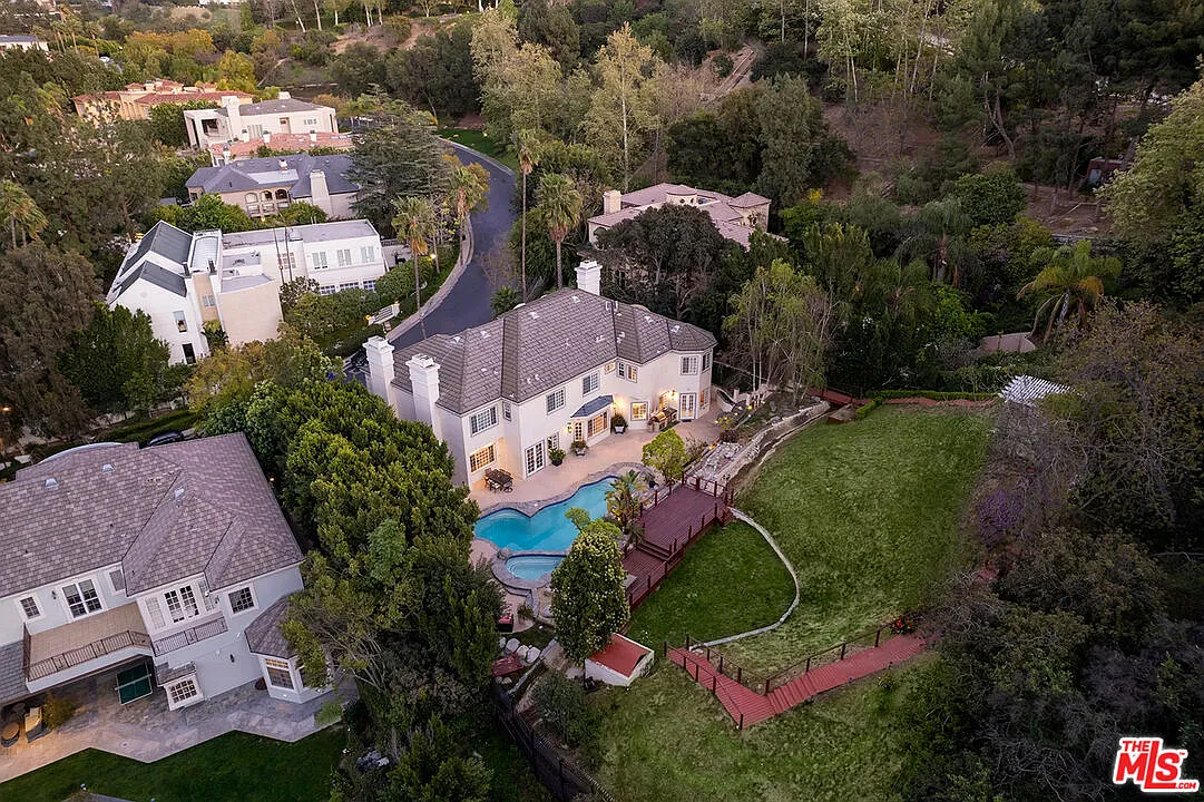 Photo 2 of 40 - 14132 Beresford Rd - Beverly Hills, CA Building Photo - 14132 Beresford Rd