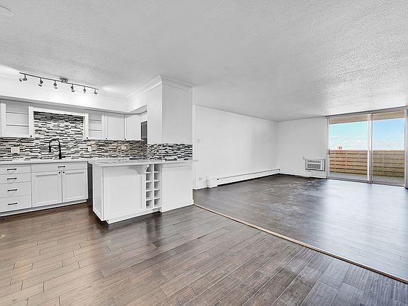5th image of 1029 E 8th Ave APT 1001