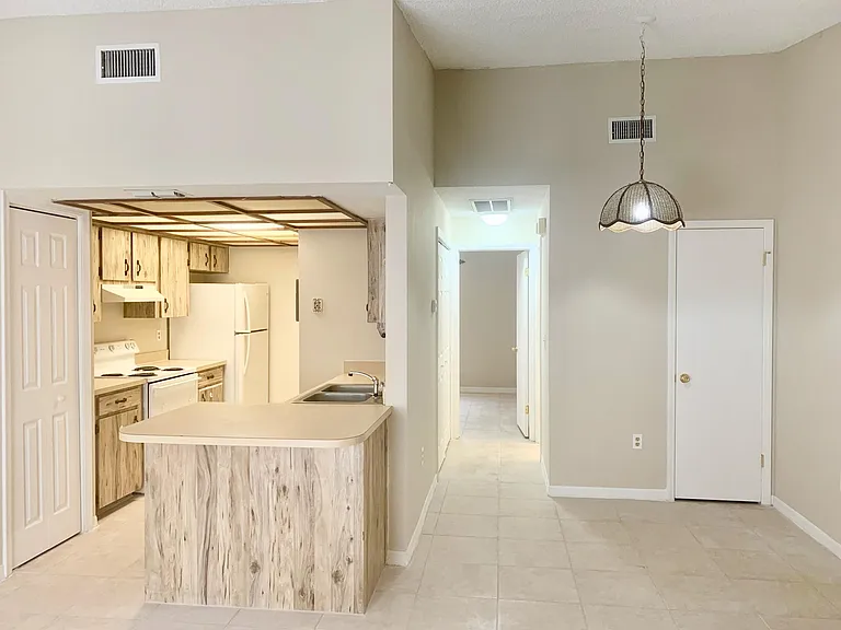 1611 Crystal Park Cir #1611 — Photo 7