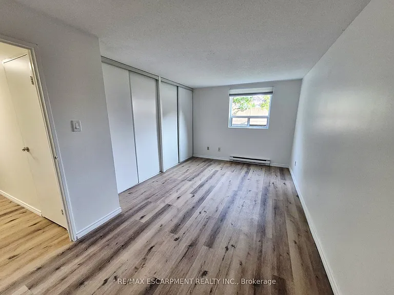 421 Fairview Dr #105 — Photo 12