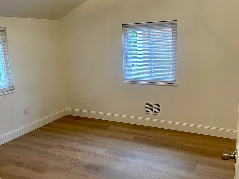 2045 Fairland St — Photo 9