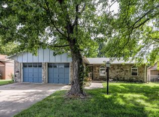 1129 N Hickory Ct, Broken Arrow, OK 74012
