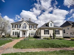 1090 Pinnacle Club Dr, Grove City, OH 43123