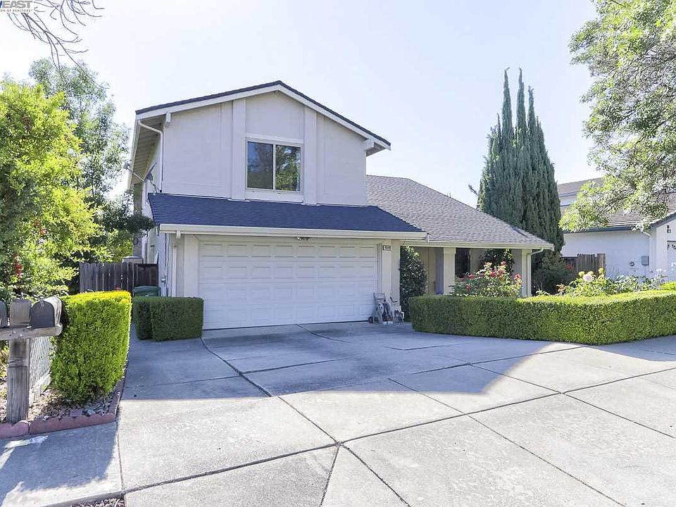 2nd image of 45149 Pawnee Dr