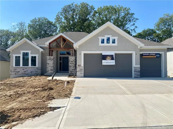 13431 Terrace Park Dr, Parkville, MO 64152