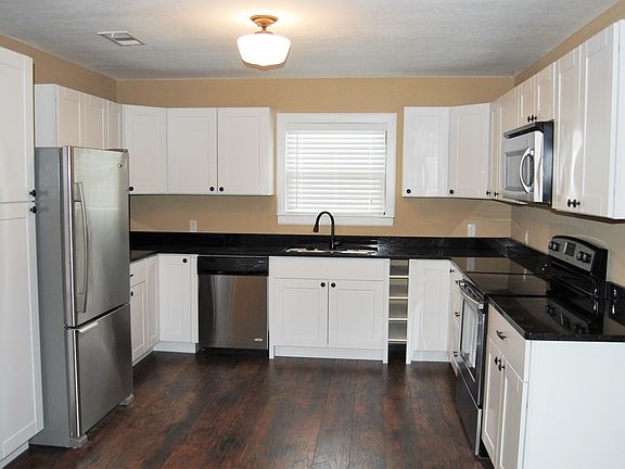 3rd image of 1635 Woodruff Ln