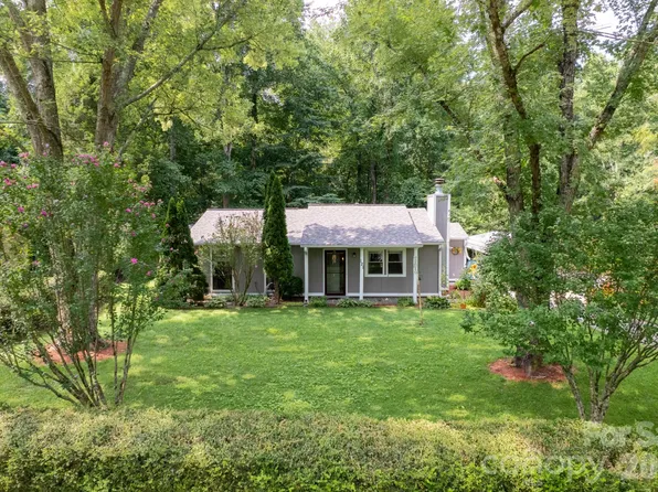 121 Wicklow Dr, Asheville, NC 28806
