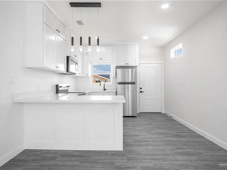 2104 E Viviana St #2 — Photo 8