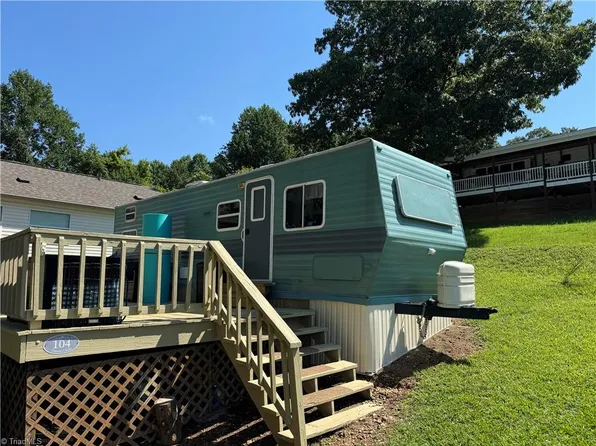 104 Trestle Cir, New London, NC 28127