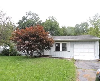 546 Greenleaf Ave NE photo 1