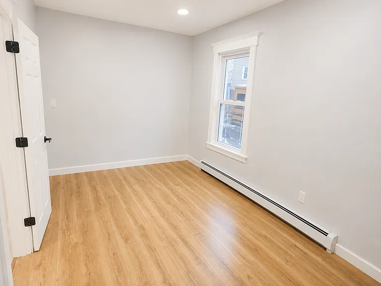 11-10 Rodwell Ave #1 — Photo 4