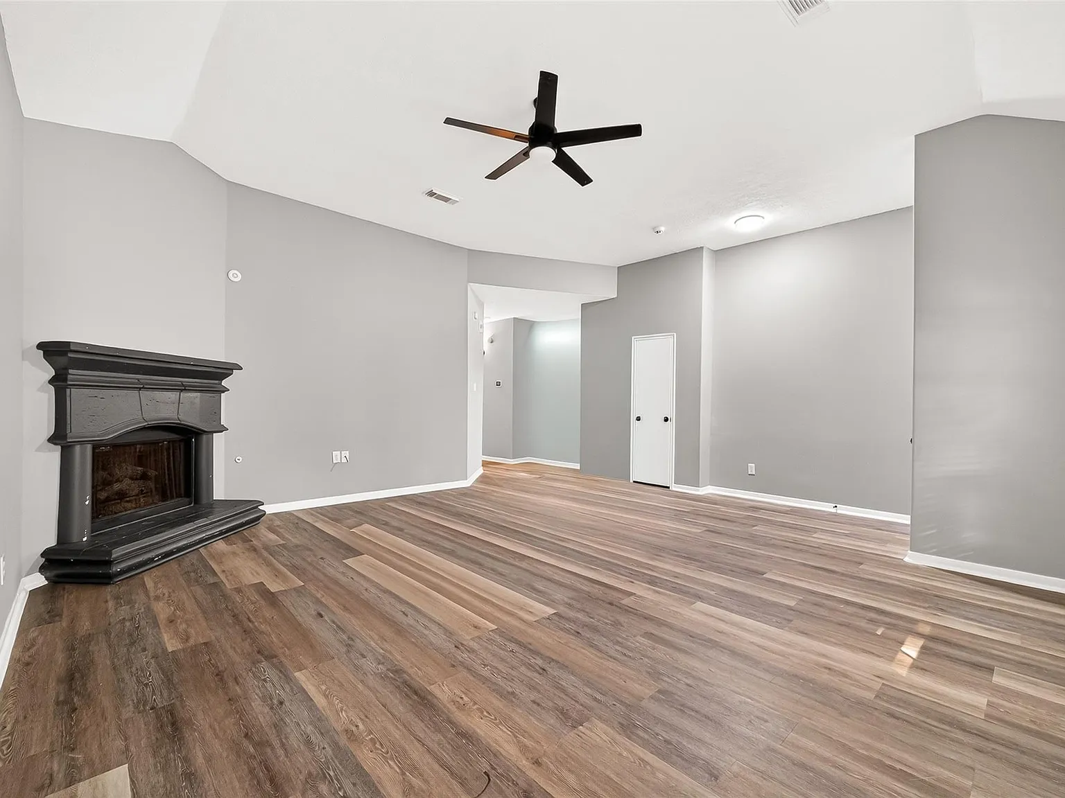 3 bed, 2.0 bath, 1624 sqft, $2,195 — Photo 4