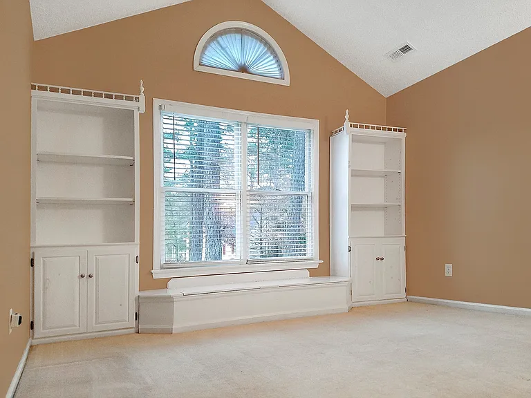 7704 Middlefield Mews — Photo 9