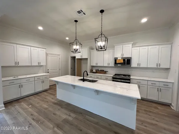 100 Sandstone Ave, Scott, LA 70583