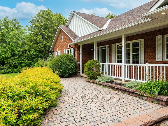 3rd image of 6543 Wheatfield Cres