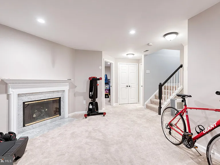 708 Leister Dr — Photo 22