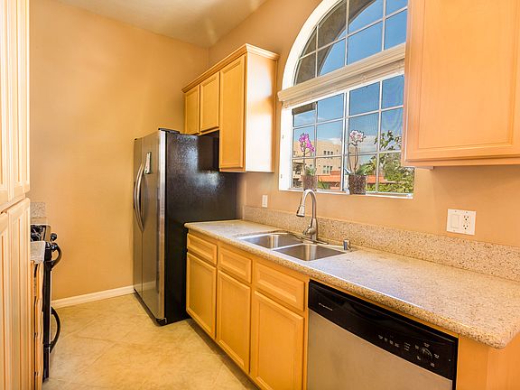 4th image of 3651 S Jasmine Ave #206