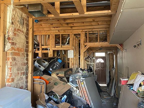 2nd image of 1440 C St SE