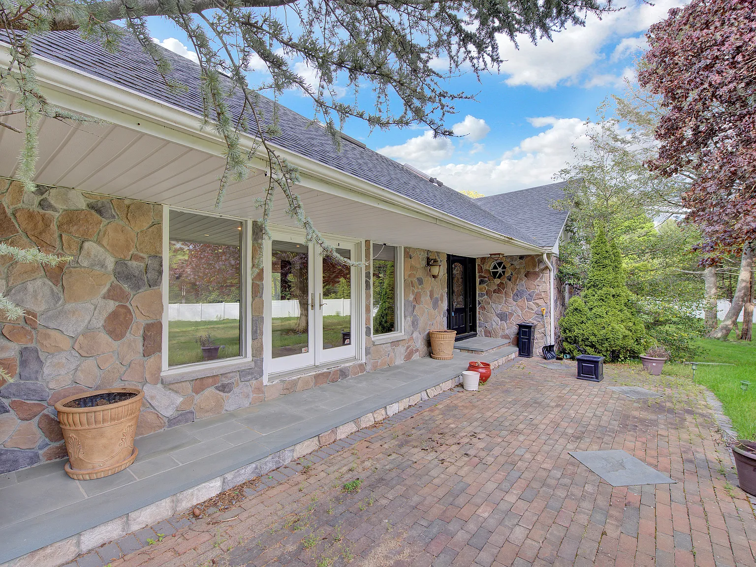 6 bed, 3031 sqft, $10,000 — Photo 2
