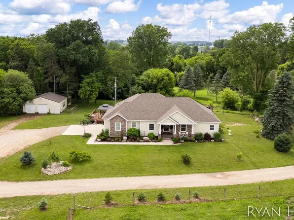 5062 Inuksuk Trl, Ionia, MI 48846