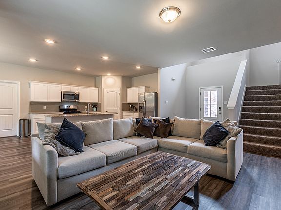 5th image of 234 Antigua Cir