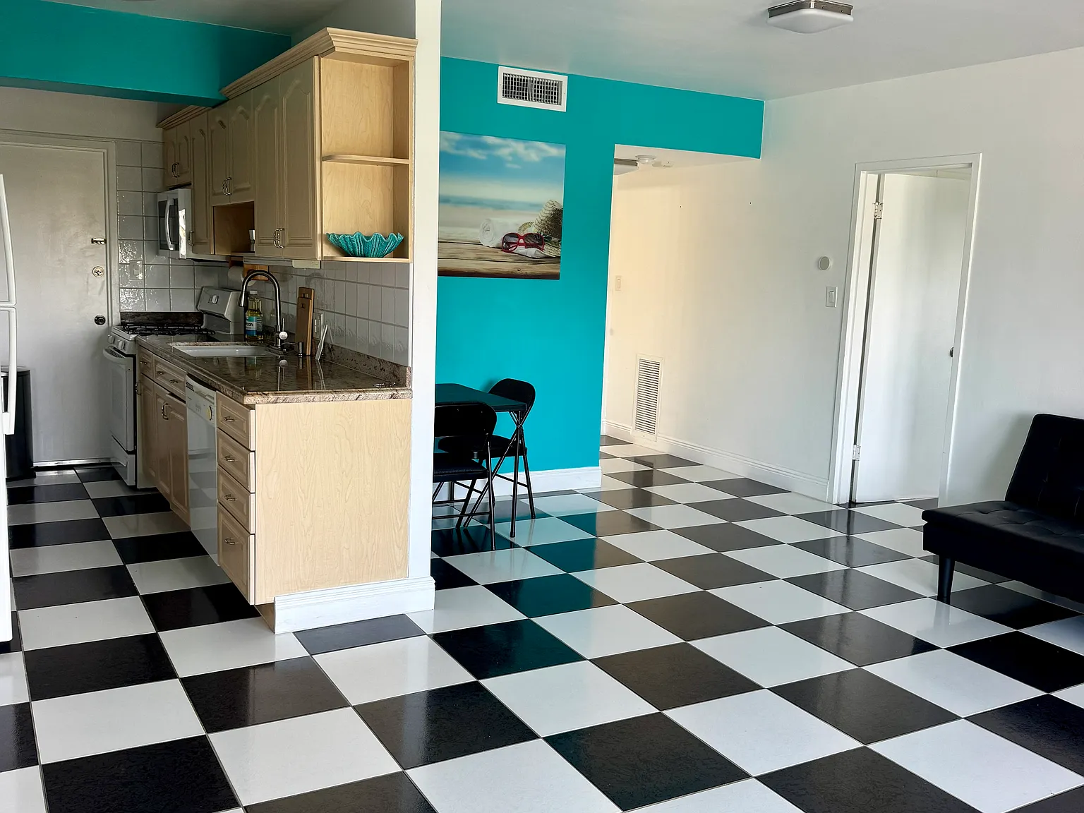 1 bed, 1.5 bath, 725 sqft, $2,300 — Photo 2