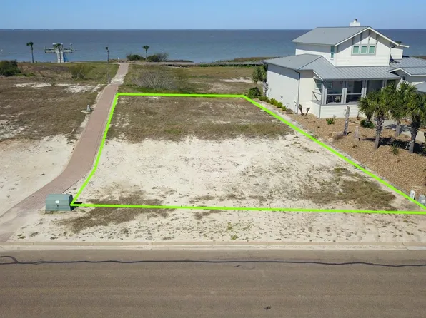 38 Bay Club Dr, Seadrift, TX 77983