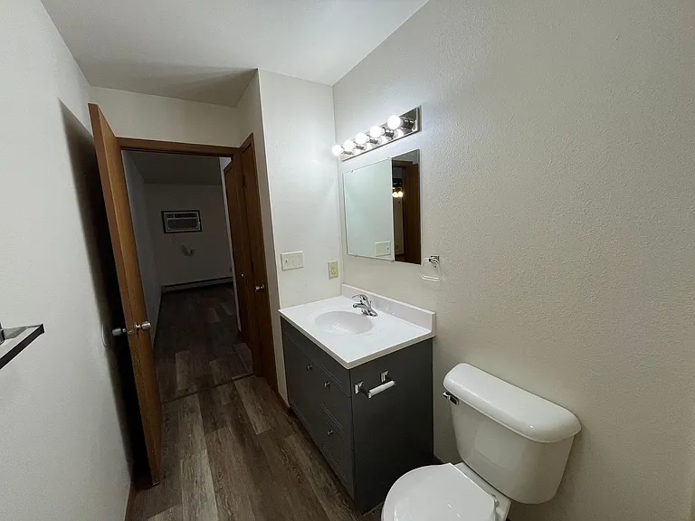 2720 Washington Ave — Photo 12