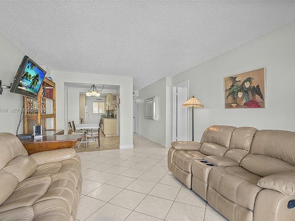 5th image of 4141 Collins Ave APT 201
