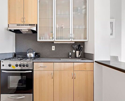 4th image of 99 Bank St APT 3B