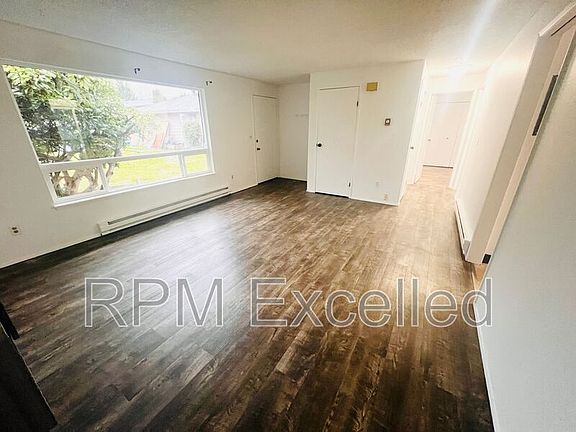 3rd image of 1526 29th St SE