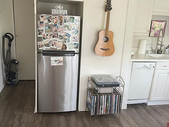 5th image of 35 23rd Ave APT 4