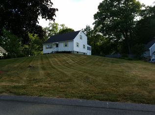 17 Prospect St, Merrimac, MA 01860