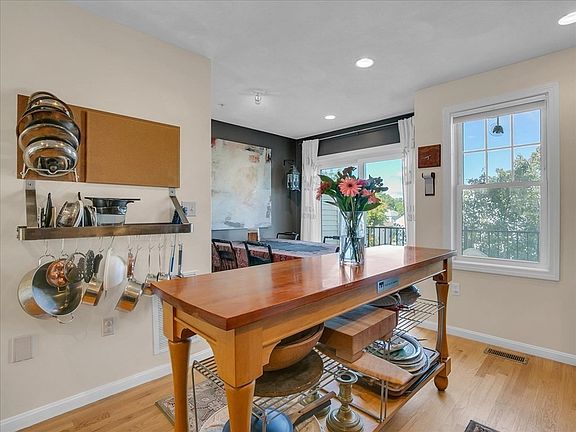 2nd image of 14 1/2 Roundy St Unit 3