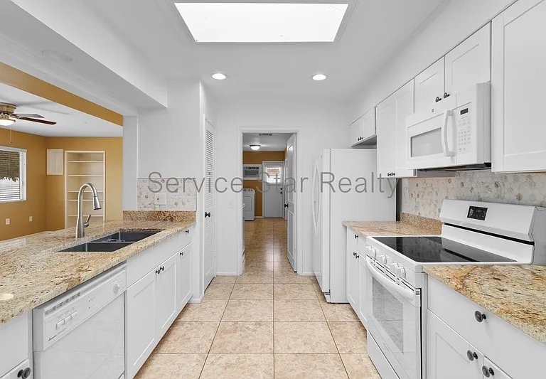 9425 W Rolling Hills Dr — Photo 6