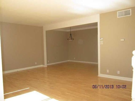 3rd image of 14108 Hamlin St Unit 8