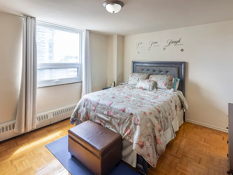 5754 Yonge St — Photo 15