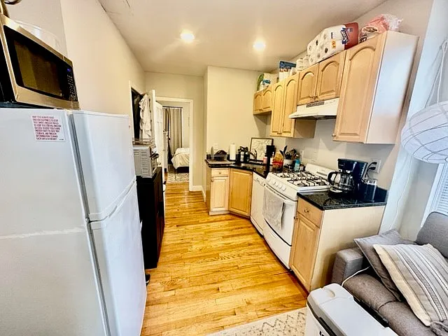 2 bed, 600 sqft, $3,600 — Photo 2