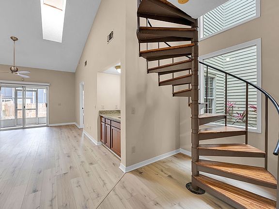 3rd image of 11064 Wandering Oaks Dr